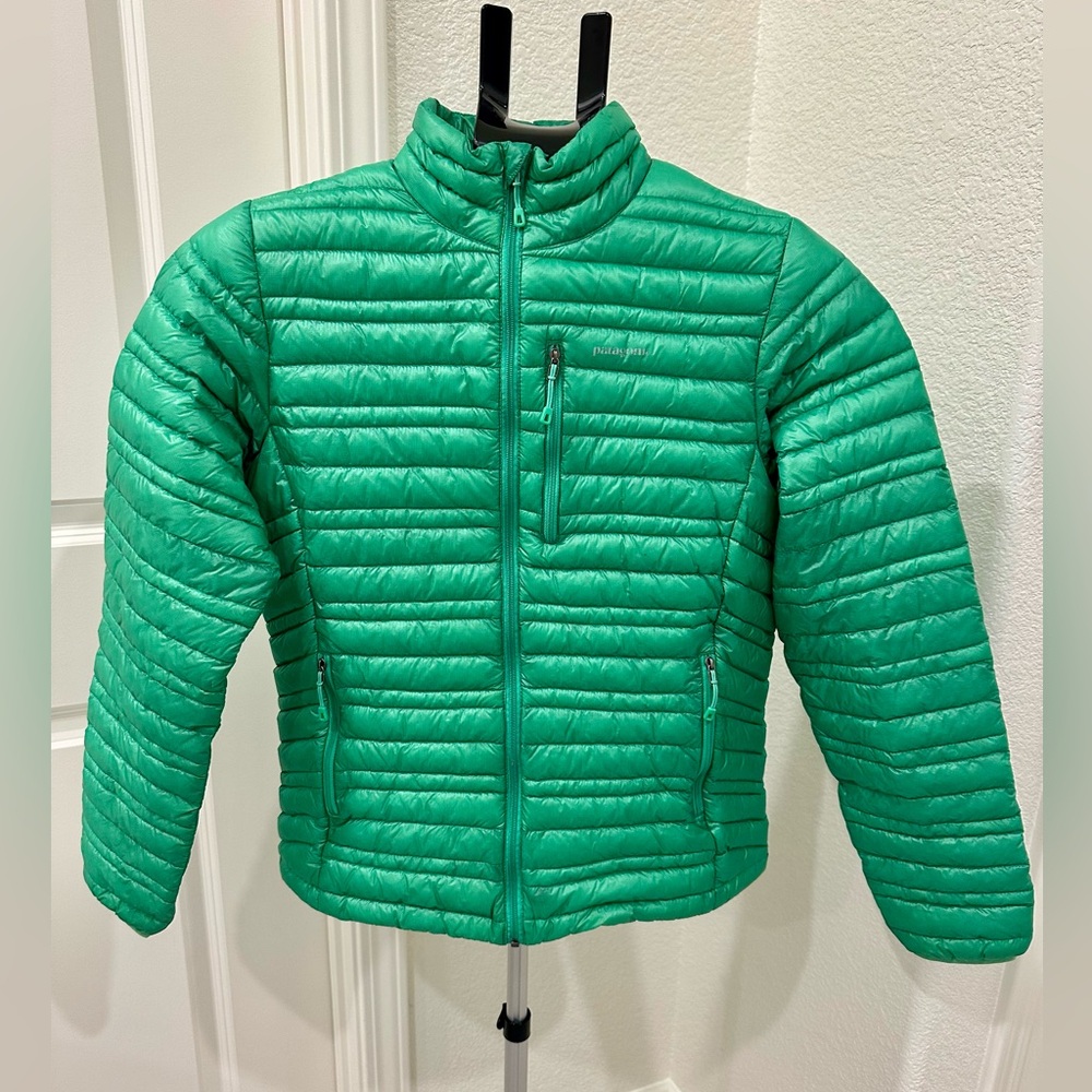 Patagonia Women’s Bright Green Ultralight Down Jacket size S